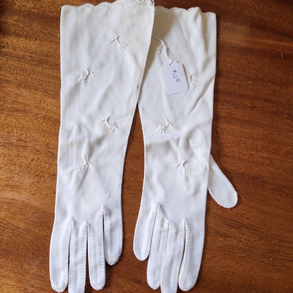Vintage Ivory Embroidered Scalloped Cuff Gloves Women's Dress Formal Wedding 13"